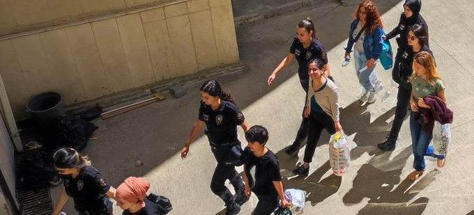 15 journalists, 1 media worker imprisoned in Diyarbakır