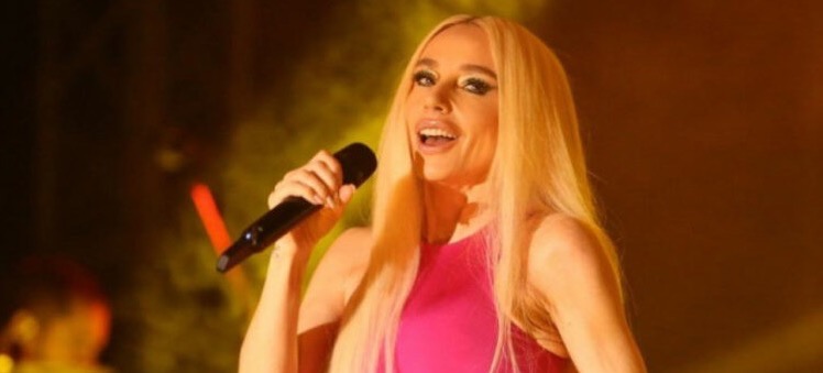 Pop-star Gülşen appears before judge