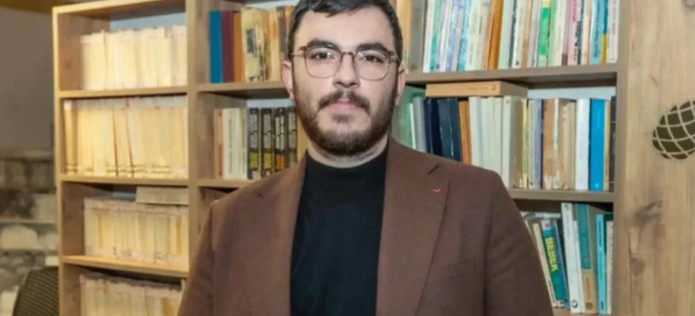 Merged case against İsmail Arı over news reports concerning Yunus Emre Foundation begins