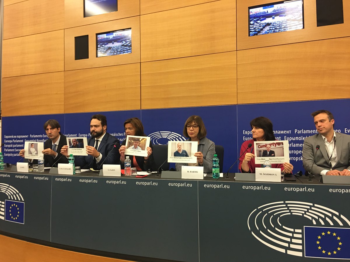 MEPs call for release of journalists jailed in Turkey